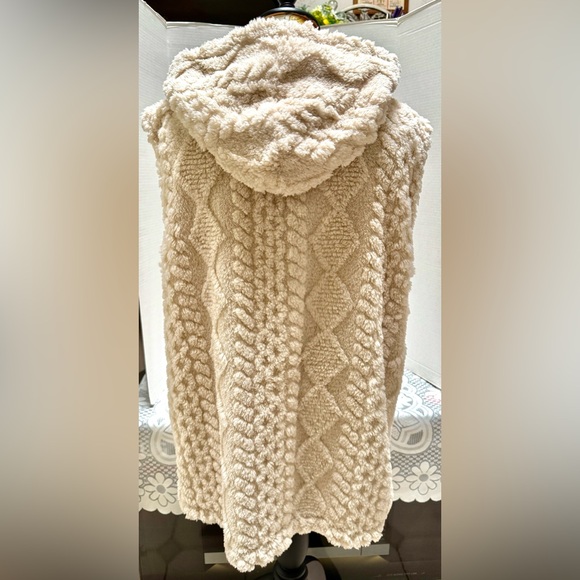 SHERPA VEST BEIGE CREAM CABLE KNIT VELOUR BUTTON FEONT & TRIM HOODED SZ LG NWOT - Picture 6 of 6